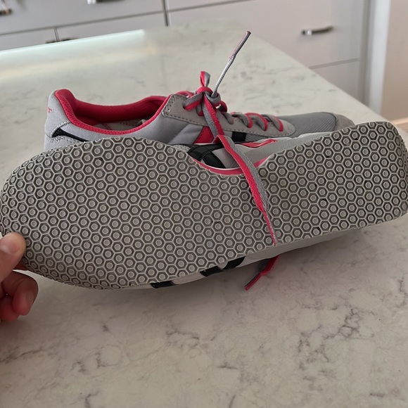 ASICS Serrano - Picture 4 of 5